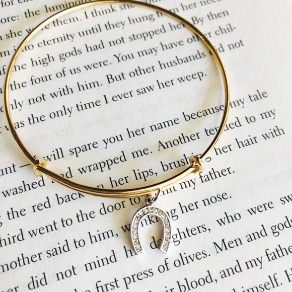 ALQUIMIA Jewelry - 3 /35 HORSESHOE DIAMOND PAVE CHARM BRACELET